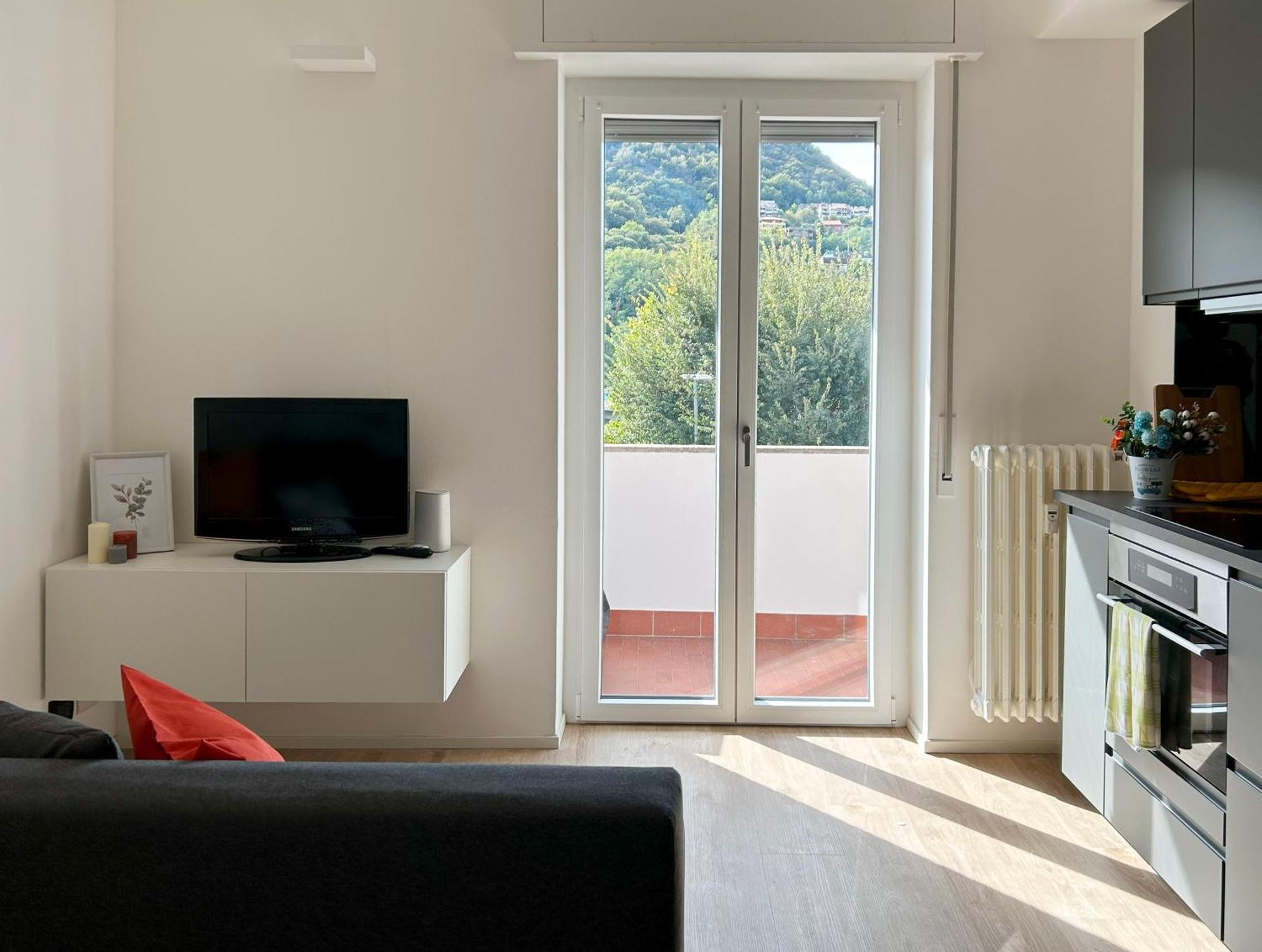 Lecco Lakefront Retreat Exterior photo